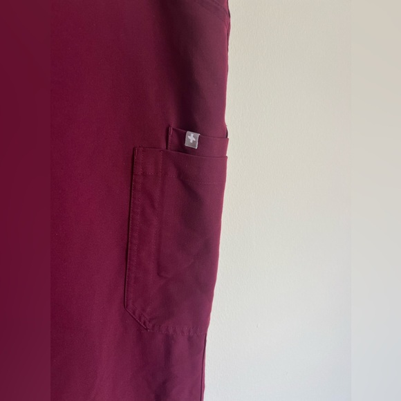 FIGS “Burgundy” Yola Skinny Scrub Pants Size Medium Petite - Picture 2 of 8